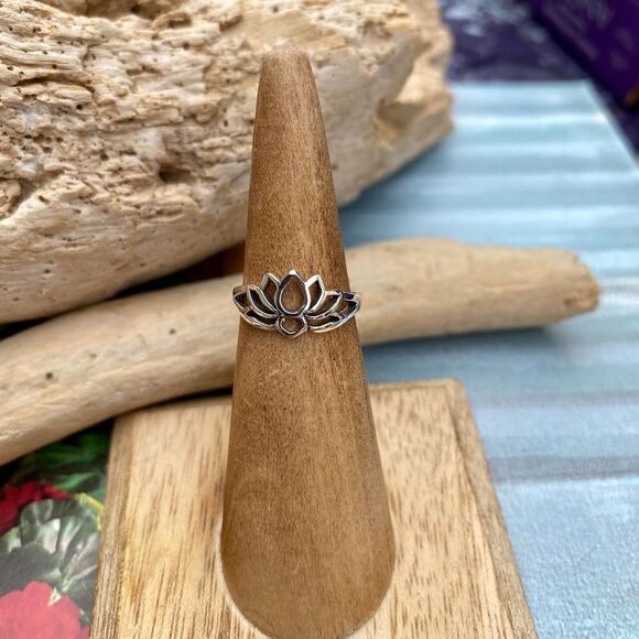 Sterling Silver Lotus Flower Toe Ring - Picture 1 of 5